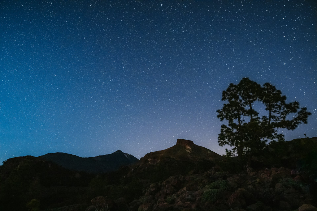 unsplash_JgGhlmIOLv4_Teide by night.jpg.jpg.webp